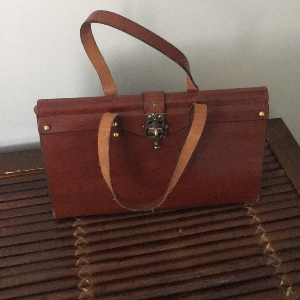 Gorgeous brown leather handbag used once
